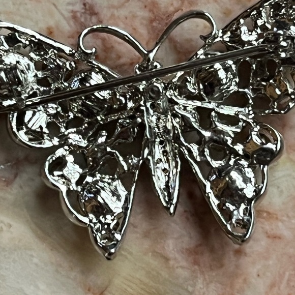Vintage butterfly rhinestone pin - Picture 2 of 3